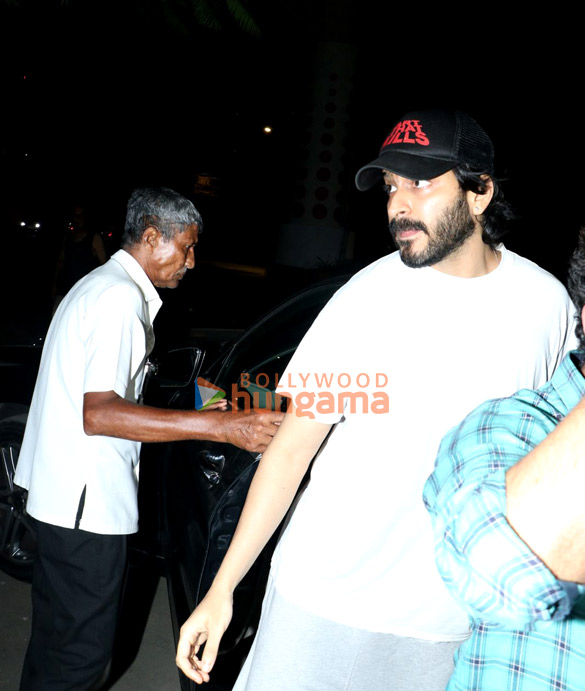 photos harsh varrdhan kapoor padmini kolhapure and baba azmi snapped at boney kapoors house 3