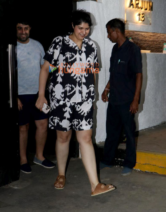 photos janhvi kapoor khushi kapoor farah khan and others snapped at anil kapoors late mother nirmala kapoors house 5