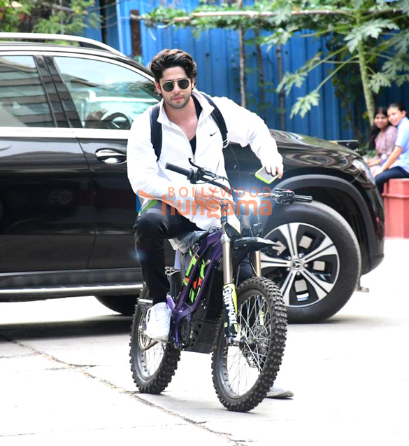 photos jibraan khan snapped riding an e bike in bandra 1