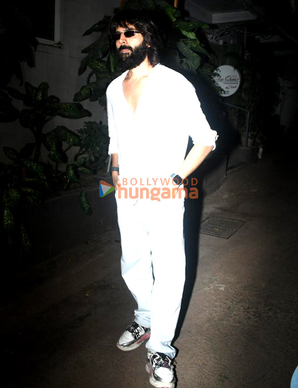 photos kartik aaryan snapped at krome studio in bandra 2