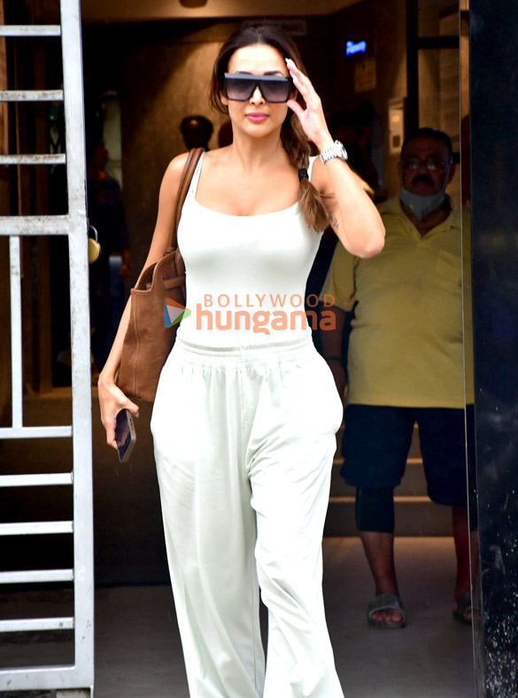 photos malaika arora and amrita arora snapped in juhu 4