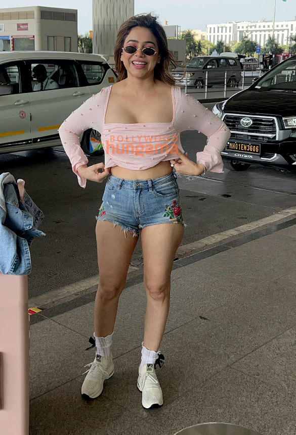 photos mrunal thakur raveena tandon arjun kapoor and others snapped at the airport 6