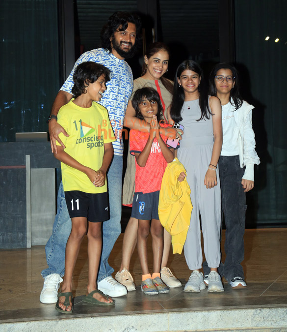 Photos: Riteish Deshmukh and Genelia Deshmukh snapped in Town Photos: Riteish Deshmukh and Genelia Deshmukh snapped in Town