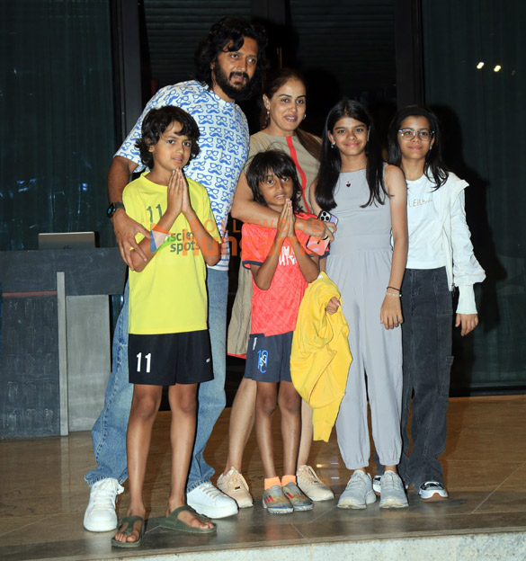 photos riteish deshmukh and genelia deshmukh snapped in town 4