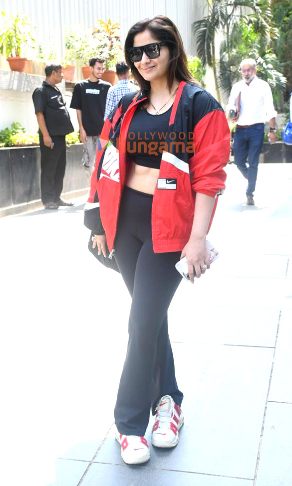 photos sana makbul and arti singh snapped outside the gym in bandra 4