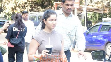 Photos: Sara Tendulkar snapped outside a cafe in Bandra