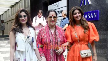 Photos: Shilpa Shetty snapped with family outside a restaurant in Bandra