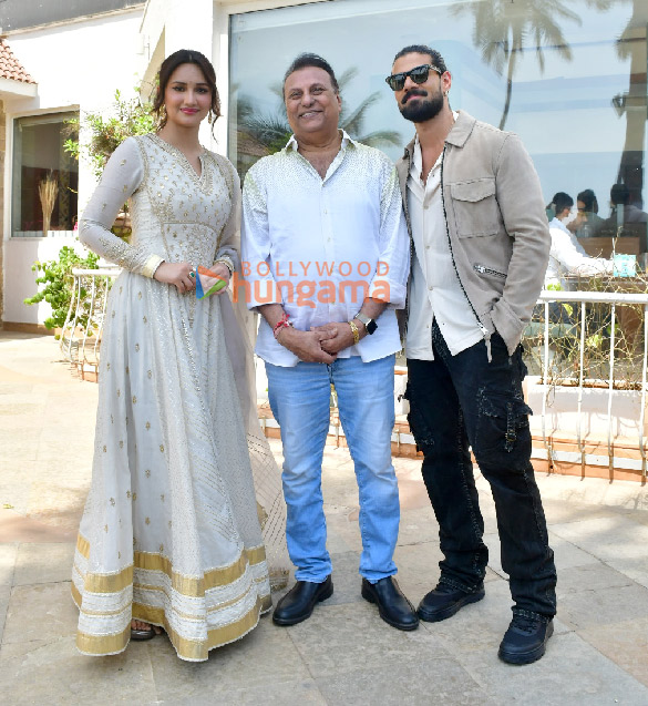 Photos: Sooraj Pancholi, Aakanksha Sharma and Kanubhai Chauhan snapped promoting Kesari Veer Photos: Sooraj Pancholi, Aakanksha Sharma and Kanubhai Chauhan snapped promoting Kesari Veer