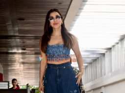 Photos: Sophie Choudry snapped with mom Yasmin outside a restaurant in Bandra