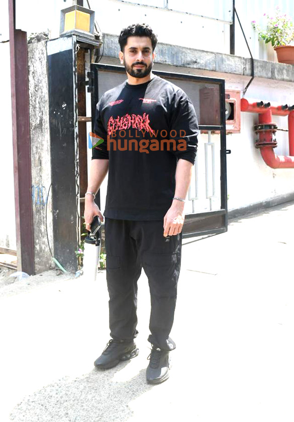 Photos: Sunny Singh Nijjar snapped in Bandra Photos: Sunny Singh Nijjar snapped in Bandra