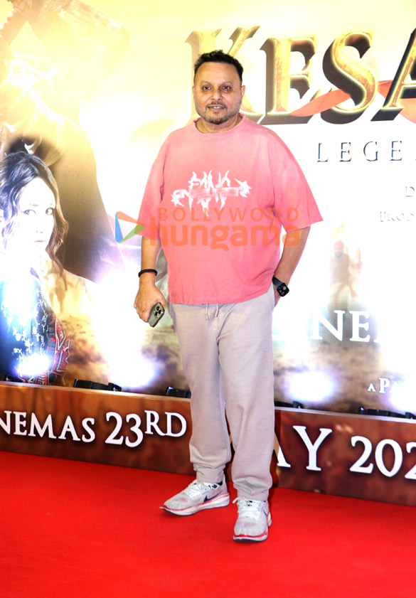 photos tiger shroff suniel shetty and others grace the special screening of kesari veer 17