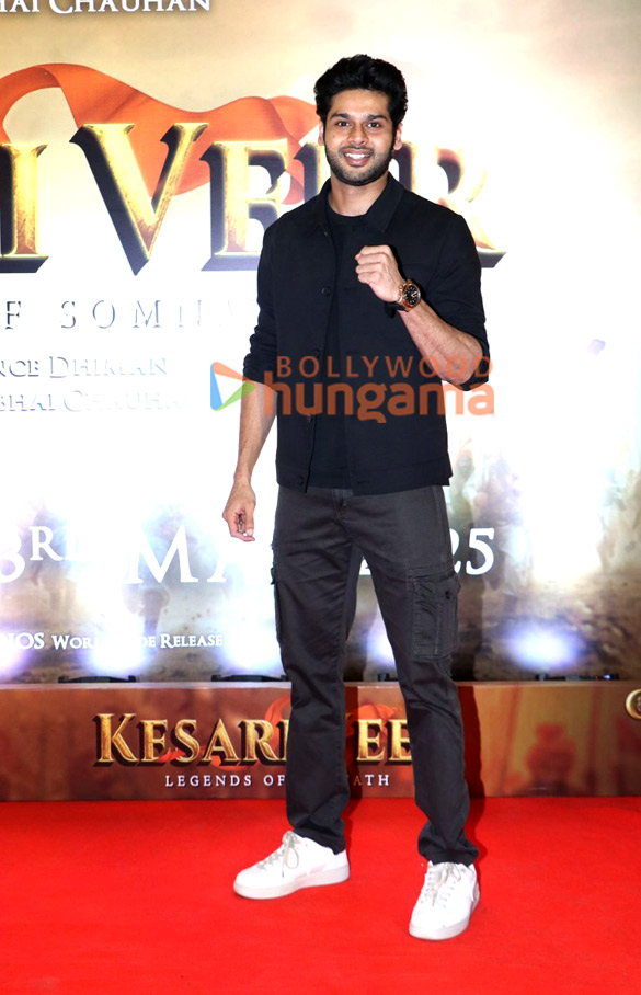 photos tiger shroff suniel shetty and others grace the special screening of kesari veer 20