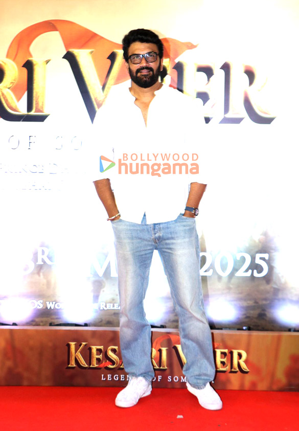 photos tiger shroff suniel shetty and others grace the special screening of kesari veer 5