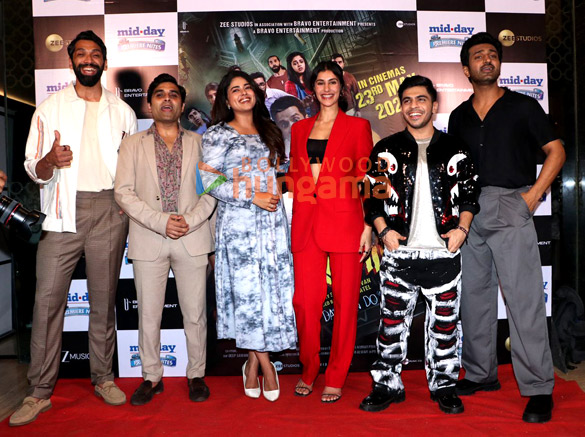 photos tusshar kapoor akanksha puri siddhi idnani and others grace the premiere of kapkapiii 2