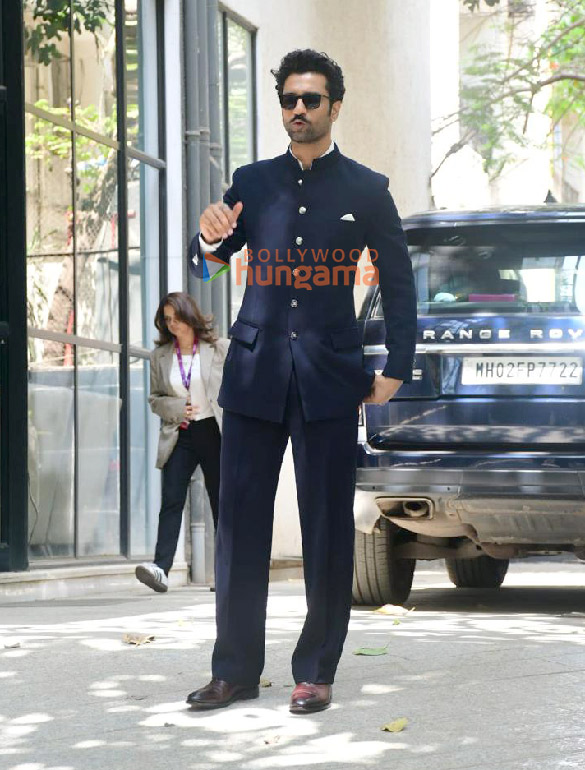 photos vicky kaushal snapped outside maddock office in bandra 6