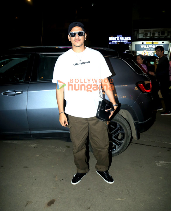 photos vijay varma rhea chakraborty and showik chakraborty snapped in bandra 3