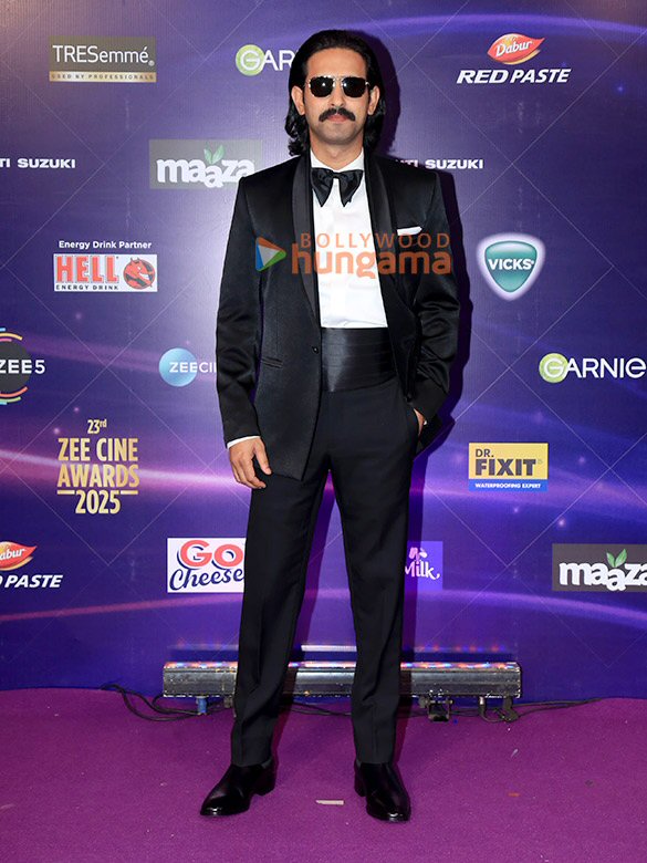 photos vikrant massey aparshakti khurana and others grace the zee cine awards 2025 8