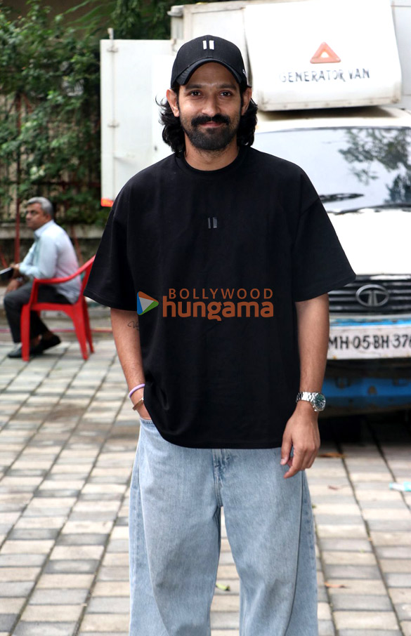 photos vikrant massey and shanaya kapoor snapped promoting aankhon ki gustaakhiyan 6