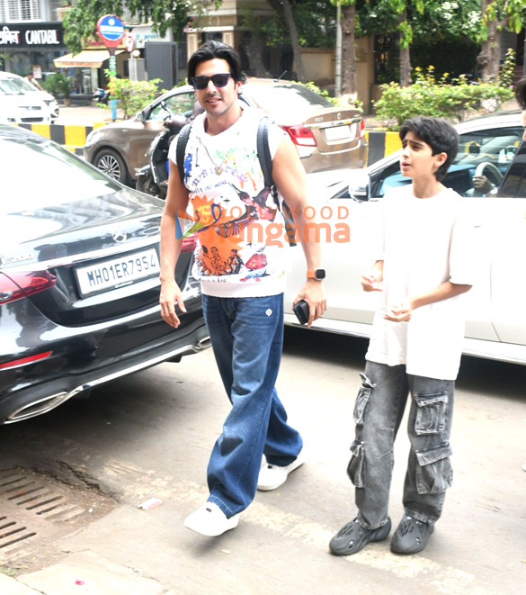 photos zayed khan snapped spending time with family in bandra 4