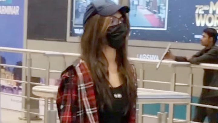 National crush Sreeleela gets clicked at the airport by paps