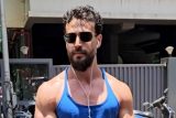 Those muscles! Tiger Shroff looks the hottest in this blue tee
