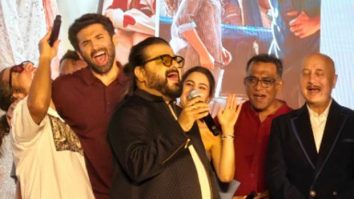 Metro…In Dino’s ‘Zamaana Lage’ song launch: Bhushan Kumar, Anurag Basu, Pritam Chakraborty steal the show with their hilarious anecdotes, banter; music composer sets the stage on fire with LIVE performance Metro…In Dino’s ‘Zamaana Lage’ song launch: Bhushan Kumar, Anurag Basu, Pritam Chakraborty steal the show with their hilarious anecdotes, banter; music composer sets the stage on fire with LIVE performance