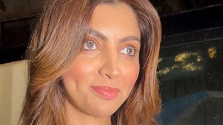 Akanksha Puri looks angelic in white as she poses for paps
