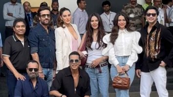 ‘It’s a Housefull!!’, Akshay Kumar poses with the cast of Housefull 5 at the airport