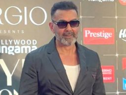 Lord Bobby waves to the media at Bollywood Hungama’s Style Icon Awards