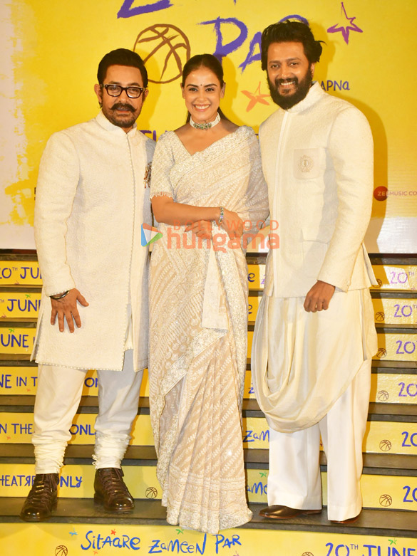 photos aamir khan tiger shroff and others grace the premiere of sitaare zameen par 1043 10