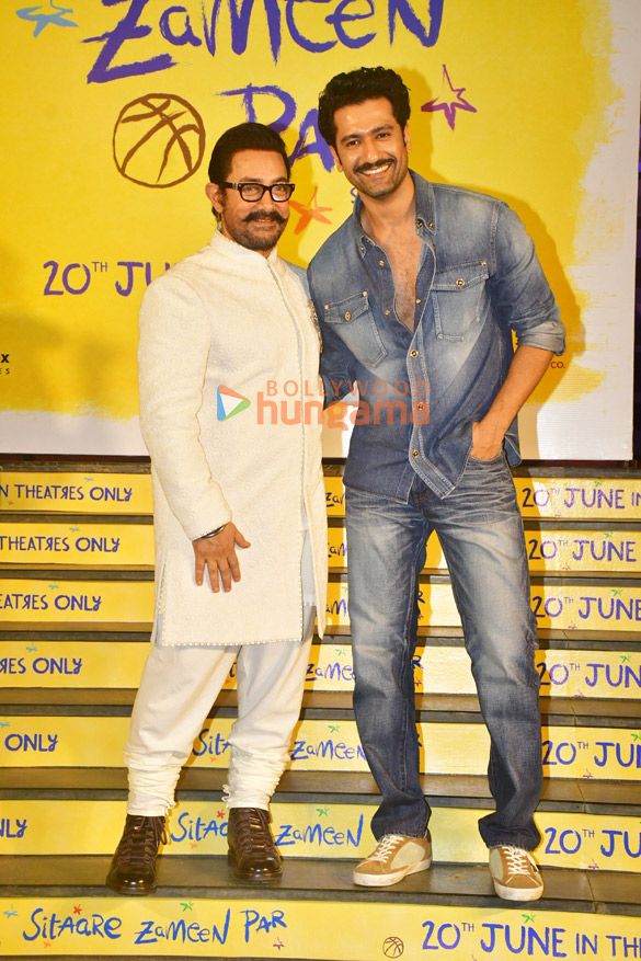 photos aamir khan tiger shroff and others grace the premiere of sitaare zameen par 1043 15
