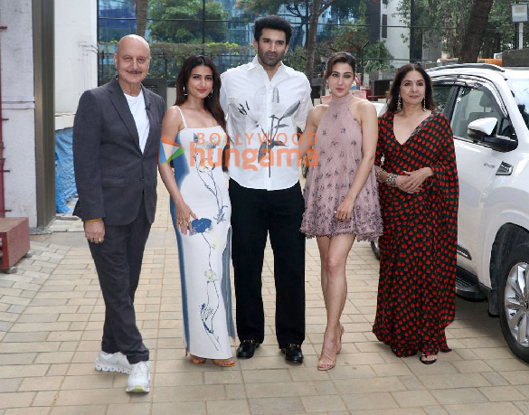 Photos: Aditya Roy Kapur, Anupam Kher, Sara Ali Khan, Fatima Sana Shaikh and Neena Gupta snapped promoting their film Metro… In Dino at T-Series office