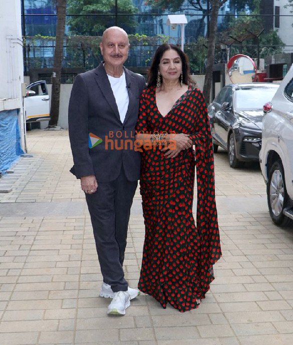 photos aditya roy kapur anupam kher sara ali khan fatima sana shaikh neena gupta and anurag basu snapped promoting their film metro in dino at t series office 4