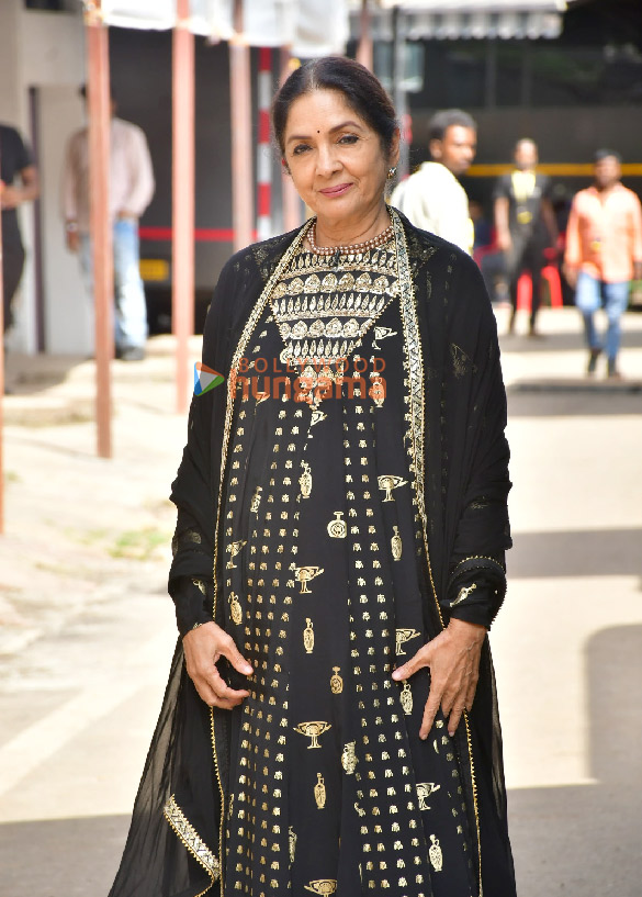 photos aditya roy kapur sara ali khan ali fazal fatima sana shaikh and others snapped promoting metro in dino on the sets of the kapil sharma show 11