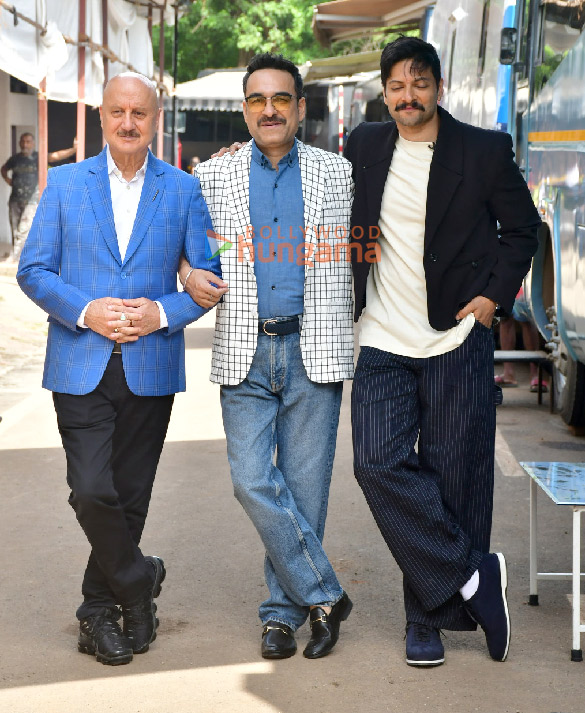 photos aditya roy kapur sara ali khan ali fazal fatima sana shaikh and others snapped promoting metro in dino on the sets of the kapil sharma show 14