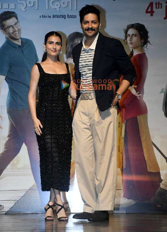photos aditya roy kapur sara ali khan anupam kher fatima sana shaikh and others grace the trailer launch of metroin dino 3