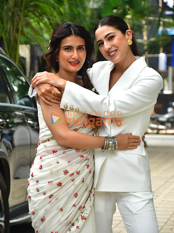 photos aditya roy kapur sara ali khan and fatima sana shaikh snapped promoting metro in dino 8