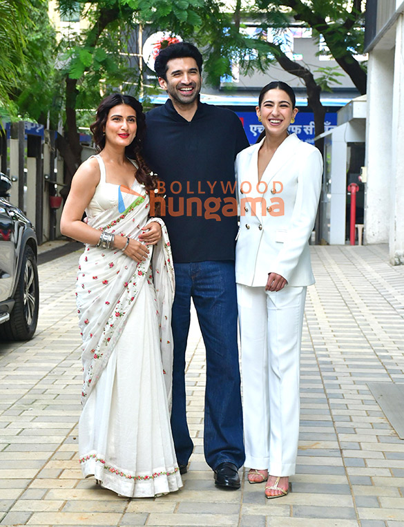 photos aditya roy kapur sara ali khan and fatima sana shaikh snapped promoting metro in dino 9