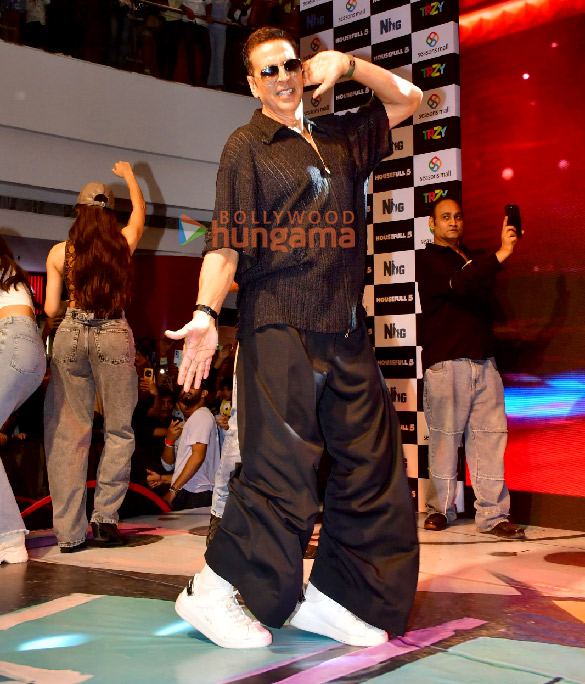 photos akshay kumar jacqueline fernandez sonam bajwa nana patekar and others snapped promoting their film housefull 5 in pune 3