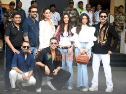Photos: Akshay Kumar, Jacqueline Fernandez, Sonam Bajwa, Nargis Fakhri and others snapped promoting Housefull 5 at Kalina airport