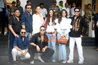 Photos: Akshay Kumar, Jacqueline Fernandez, Sonam Bajwa, Nargis Fakhri and others snapped promoting Housefull 5 at Kalina airport