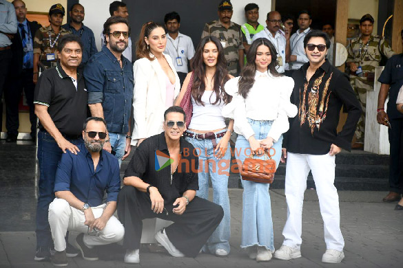 Photos: Akshay Kumar, Jacqueline Fernandez, Sonam Bajwa, Nargis Fakhri and others snapped promoting Housefull 5 at Kalina airport