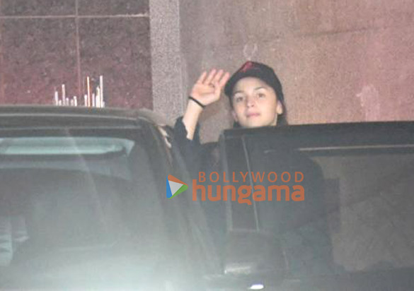 photos alia bhatt snapped outside a dance class in bandra 4
