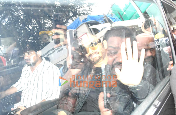 photos allu arjun snapped at kalina airport 3 3