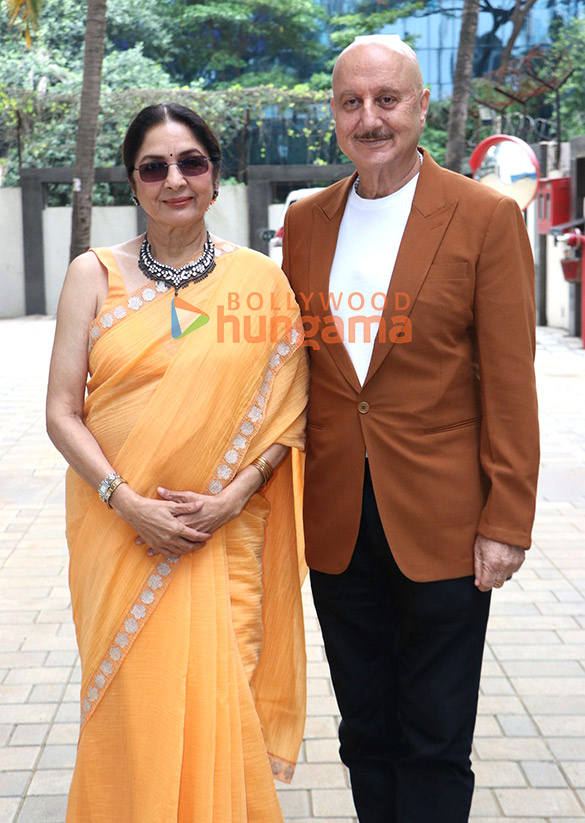 Photos: Anupam Kher and Neena Gupta snapped at the T-Series office to promote their film Metro… In Dino Photos: Anupam Kher and Neena Gupta snapped at the T-Series office to promote their film Metro… In Dino