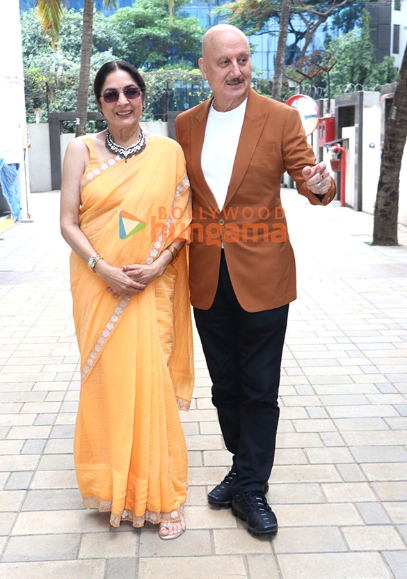 photos anupam kher and neena gupta snapped at the t series office to promote their film metro in dino 4