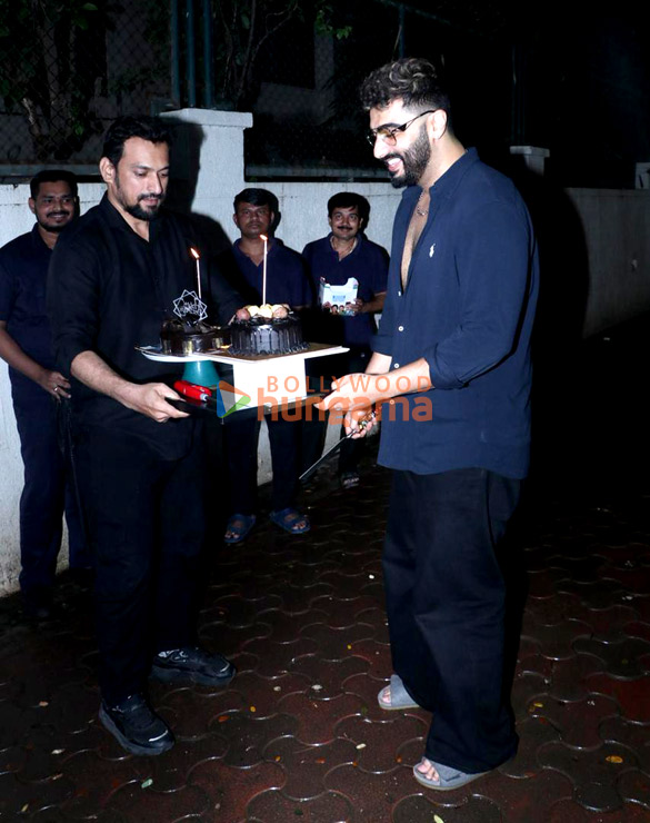 photos arjun kapoor snapped celebrating his birthday and cutting cake with the media 2