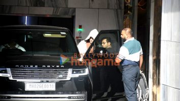 Photos: Hrithik Roshan snapped in Santacruz
