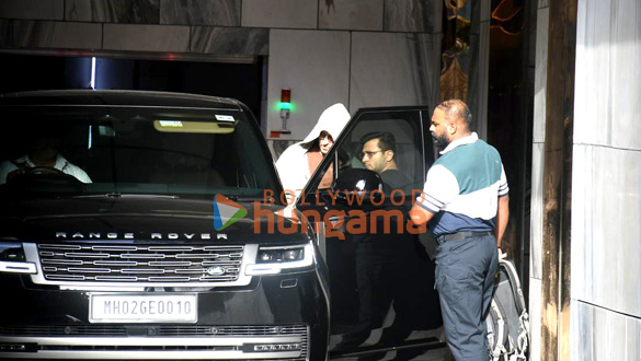 photos hrithik roshan snapped in santacruz 2