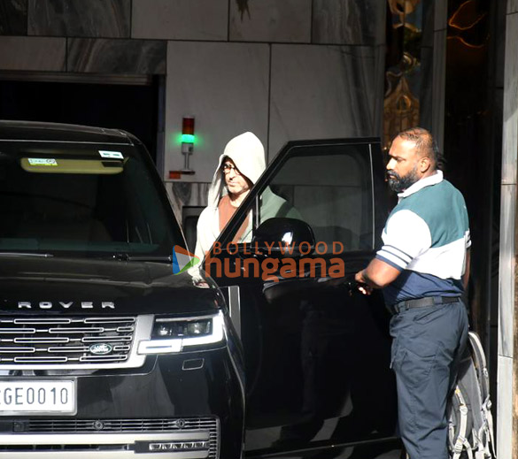 photos hrithik roshan snapped in santacruz 3